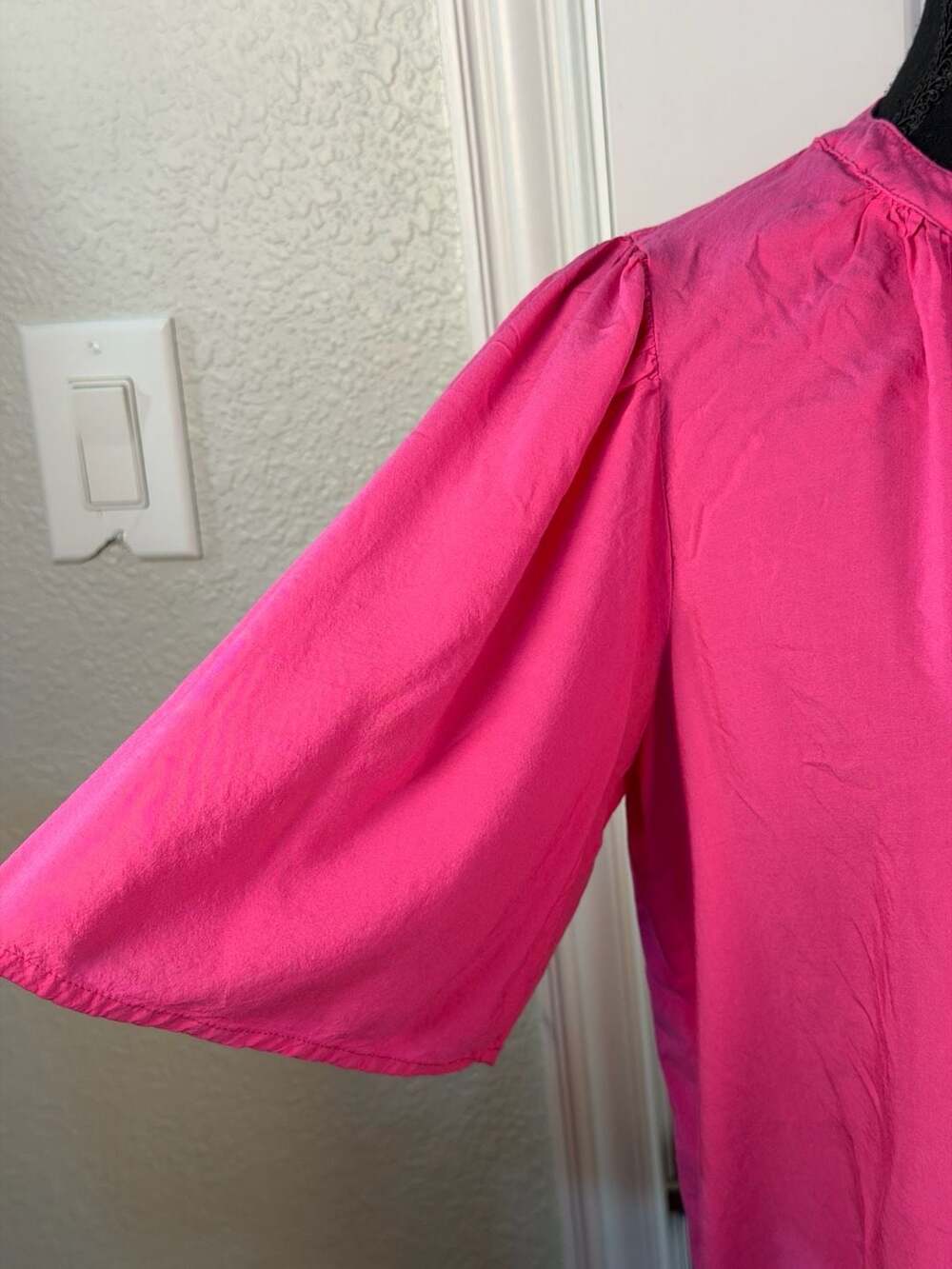 Velvet by Graham & Spencer Pink Viscose V-Neck Puff Sleeve Blouse Size XS - Picture 4 of 6